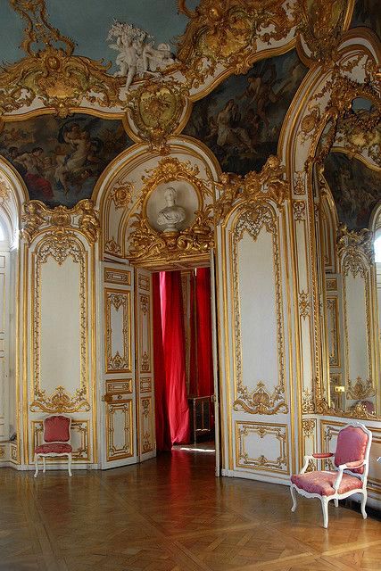 The Art of Rococo: Mastering Luxury and Light in Interior Design
